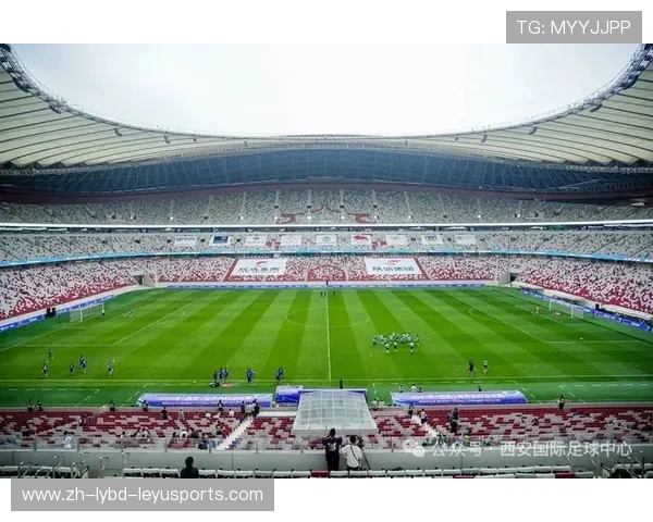 足球车载装饰配件是否成为车友球迷群实现日常赛事支持的小型场景